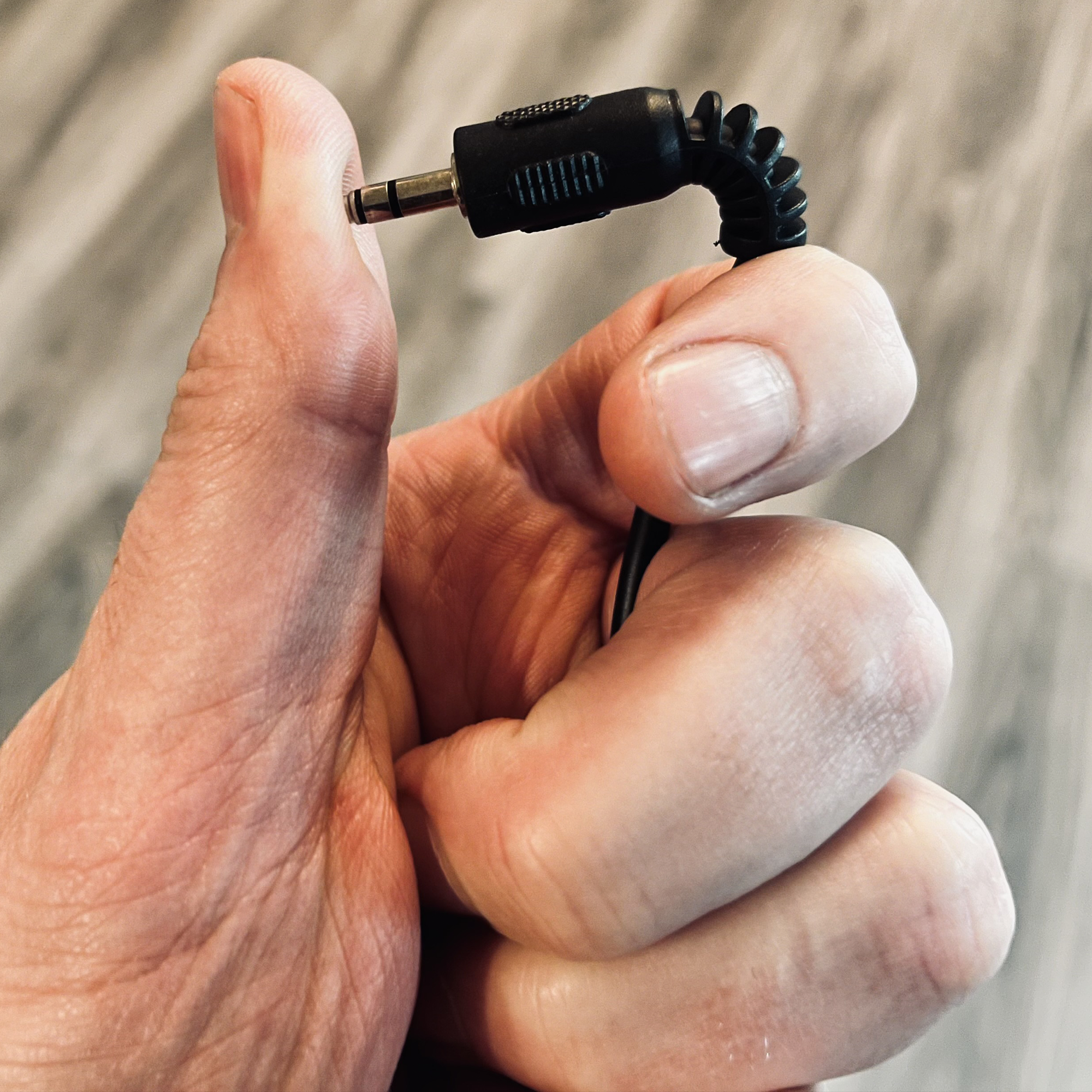 Aux cord best sale extension for iphone