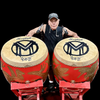 Sawtooth Bruce Dickinson Signature Hand-Painted Golden Dragon Taiko Drum – 24” x 26” Birch Wood with Cowhide Heads, Gold Suspension Rings & Foldable Wooden Riser